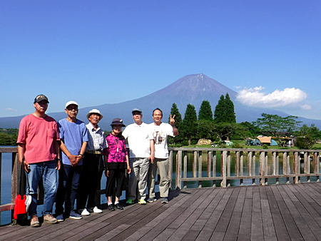 田貫湖から富士山を背景に